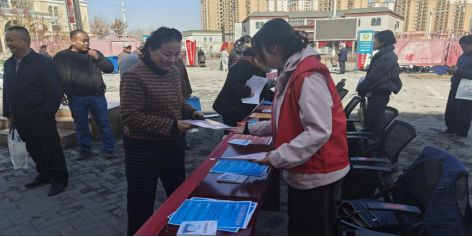 十二师各级妇联开展春风送岗就业活动